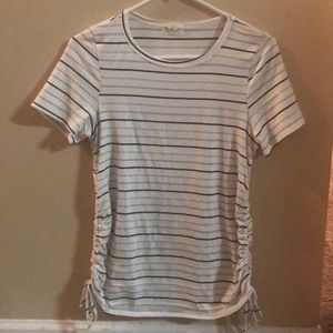 Like New cream & blue stripes t-shirt size M